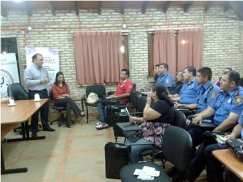 El director del Sistema Nacional de Facilitadores Judiciales, Rigoberto Zarza, presentó el programa durante la charla efectuada en Pedro Juan Caballero.