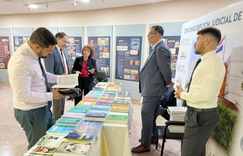 Se realiza feria de libros y capacitación sobre bases de datos jurídicos en Concepción.