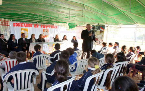  El ministro Luis María Benítez Riera instó a los niños y niñas a seguir el camino del bien