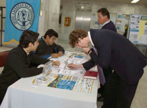 Para las inscripciones se encuentra instalada una mesa en el Hall Central del Palacio de Justicia de Asunción, de 8:00 a 12:30.