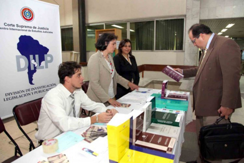 Durante la exposición que se realizó el mes pasado en la planta baja del Palacio de Justicia.