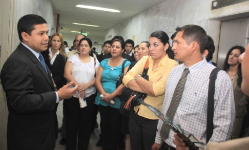 El abogado Édgar Escobar durante la presentación de la Oficina de Quejas y Denuncias.